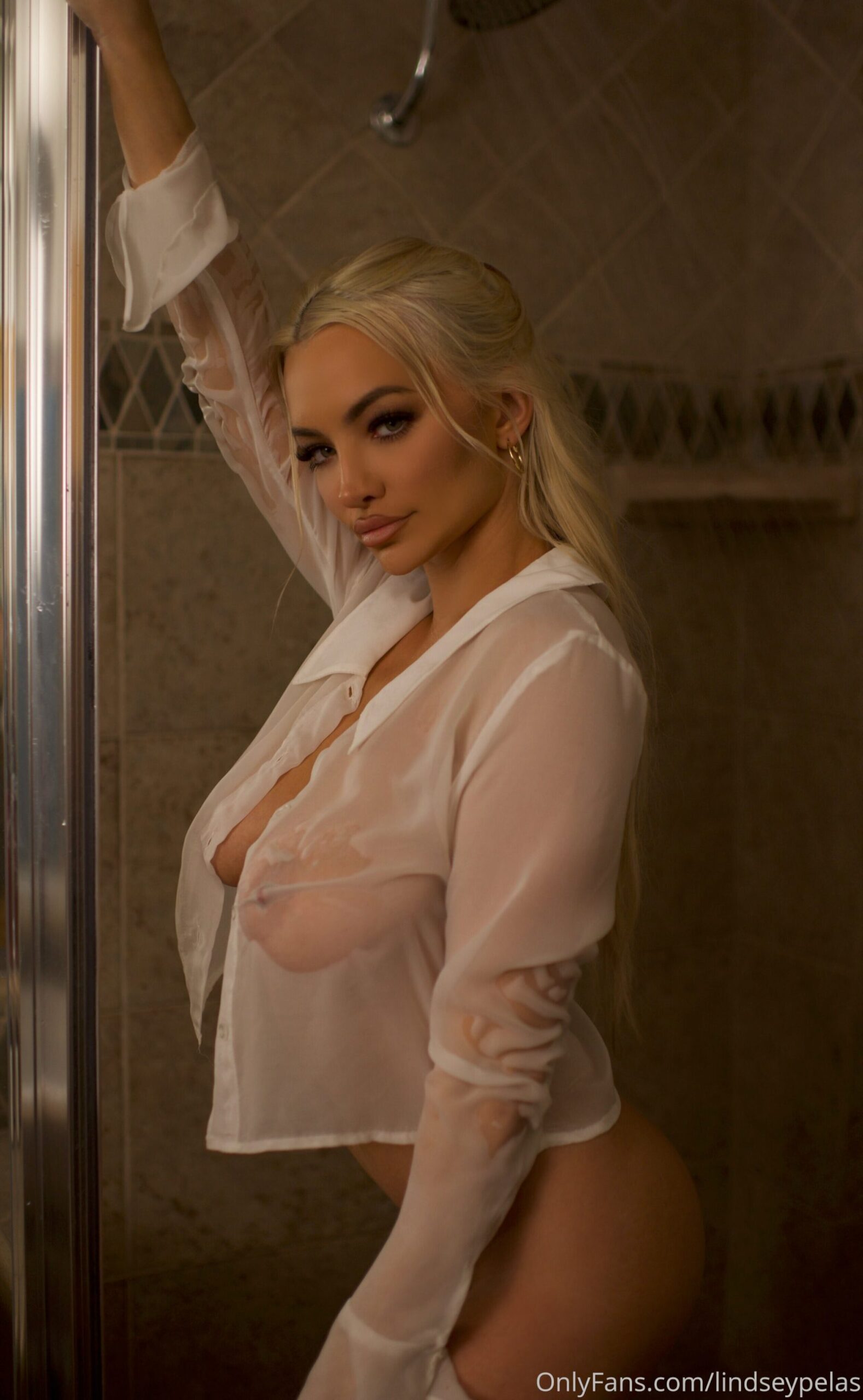 Lindsey Pelas Turns Up the Heat in Soaked Shirt No Panties and Total Control 1 scaled – BareFame Lindsey Pelas Turns Up the Heat in Soaked Shirt No Panties and Total Control 1 scaled