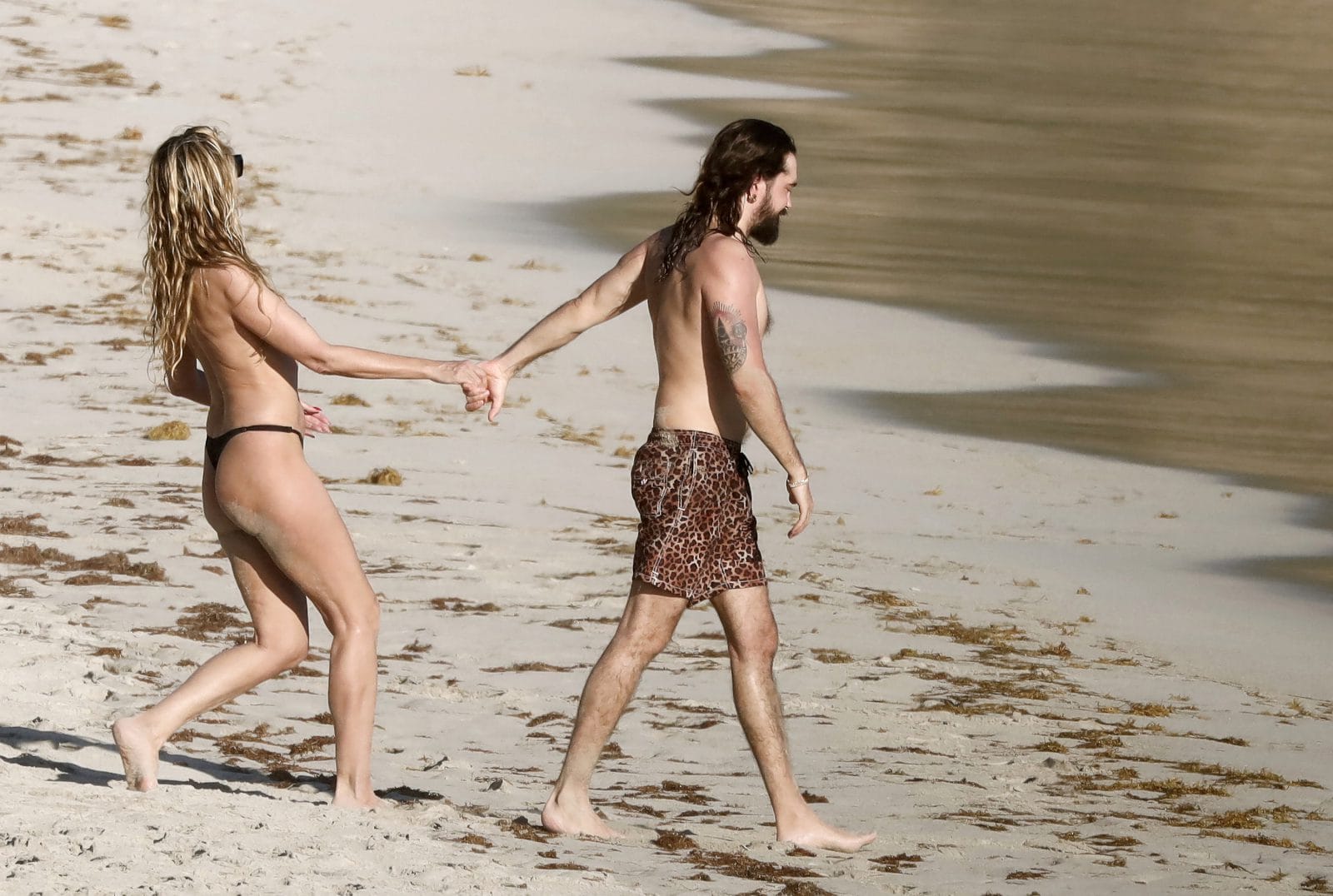 Bare Bold Heidi Klum Flaunts Topless Perfection in St. Barts 5 – BareFame Bare Bold Heidi Klum Flaunts Topless Perfection in St. Barts 5