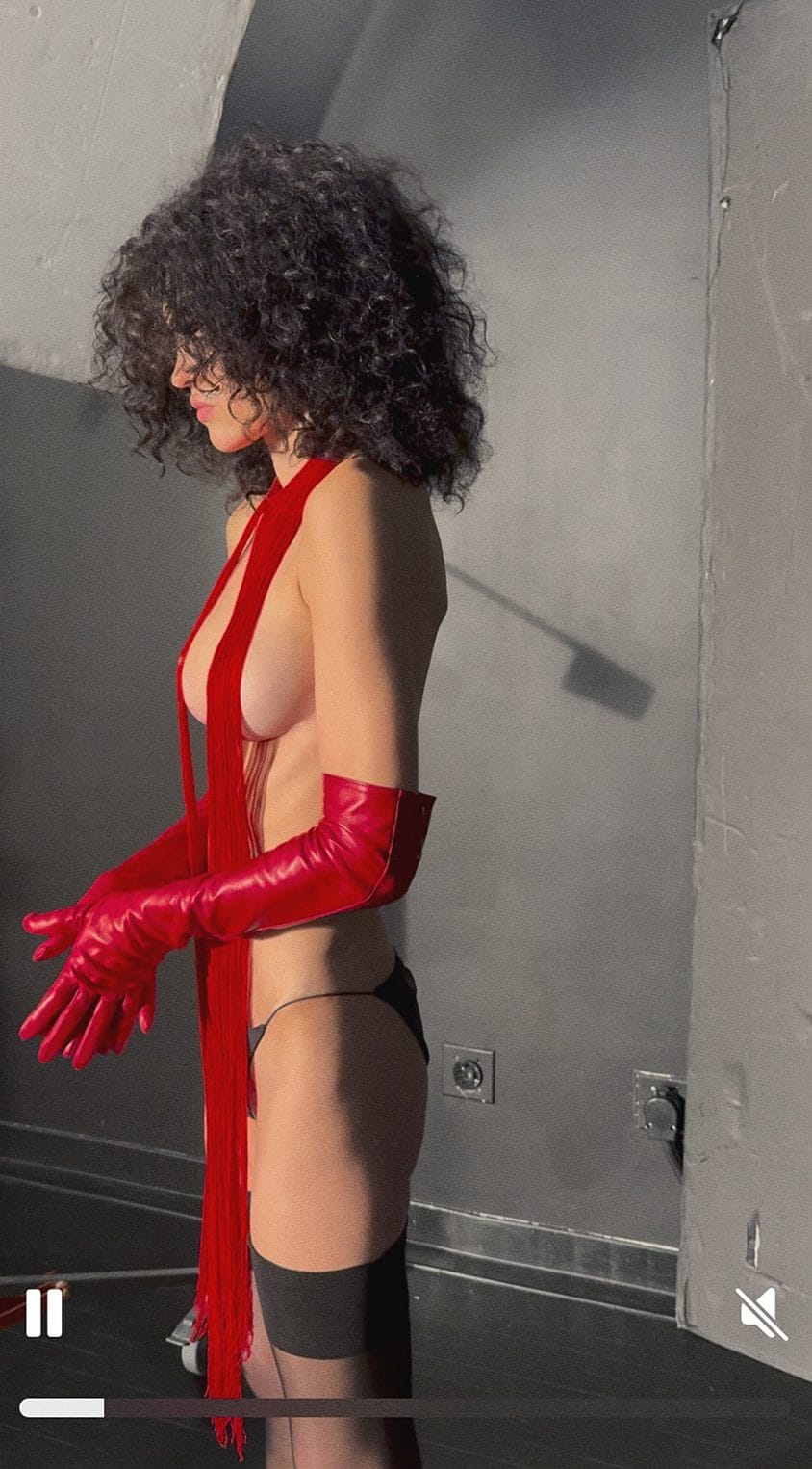 Sizzling Topless Spread Leaves Little to the Imagination with Amelia Hamlin 7 – BareFame Sizzling Topless Spread Leaves Little to the Imagination with Amelia Hamlin 7
