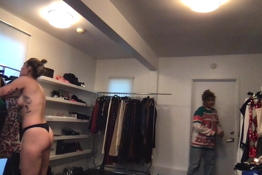 Super Bowl Dressing Room Tease Shows Miley Cyrus in Her Wildest Moment 1 – BareFame Super Bowl Dressing Room Tease Shows Miley Cyrus in Her Wildest Moment 1