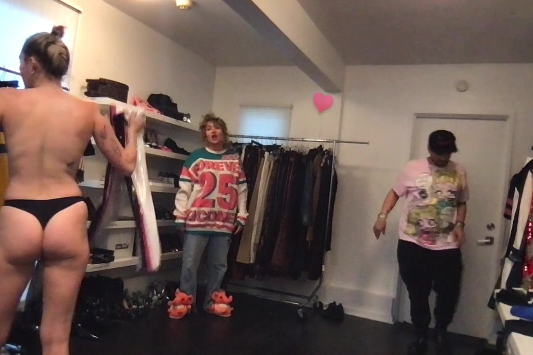 Super Bowl Dressing Room Tease Shows Miley Cyrus in Her Wildest Moment 31 – BareFame Super Bowl Dressing Room Tease Shows Miley Cyrus in Her Wildest Moment 31