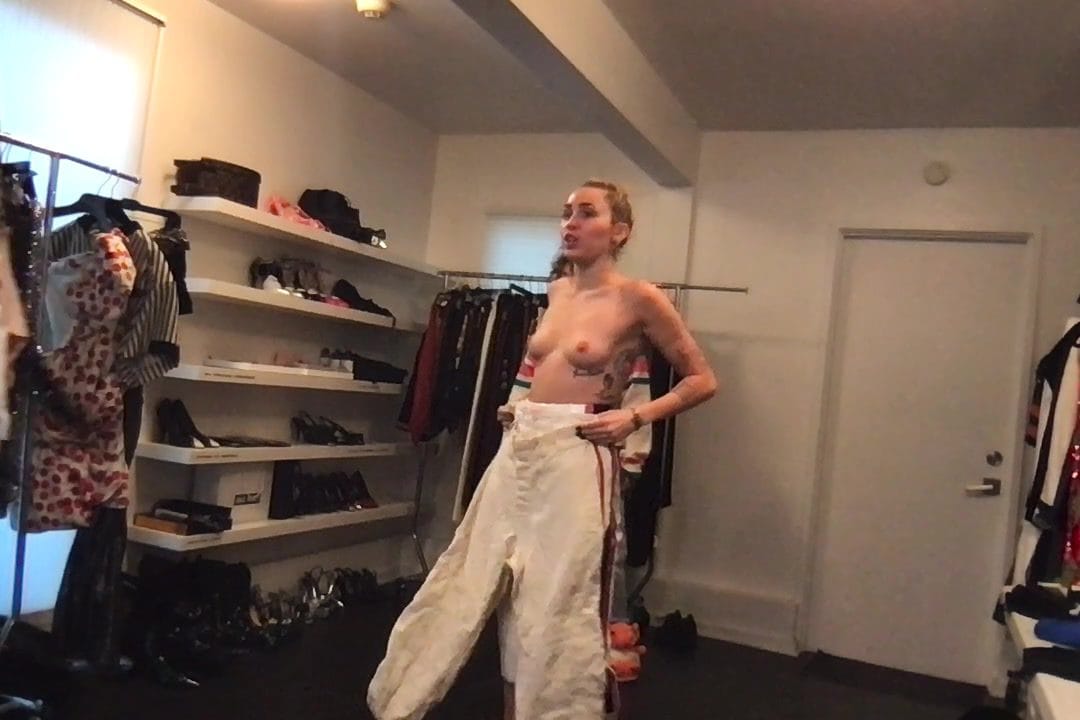 Super Bowl Dressing Room Tease Shows Miley Cyrus in Her Wildest Moment 38 – BareFame Super Bowl Dressing Room Tease Shows Miley Cyrus in Her Wildest Moment 38