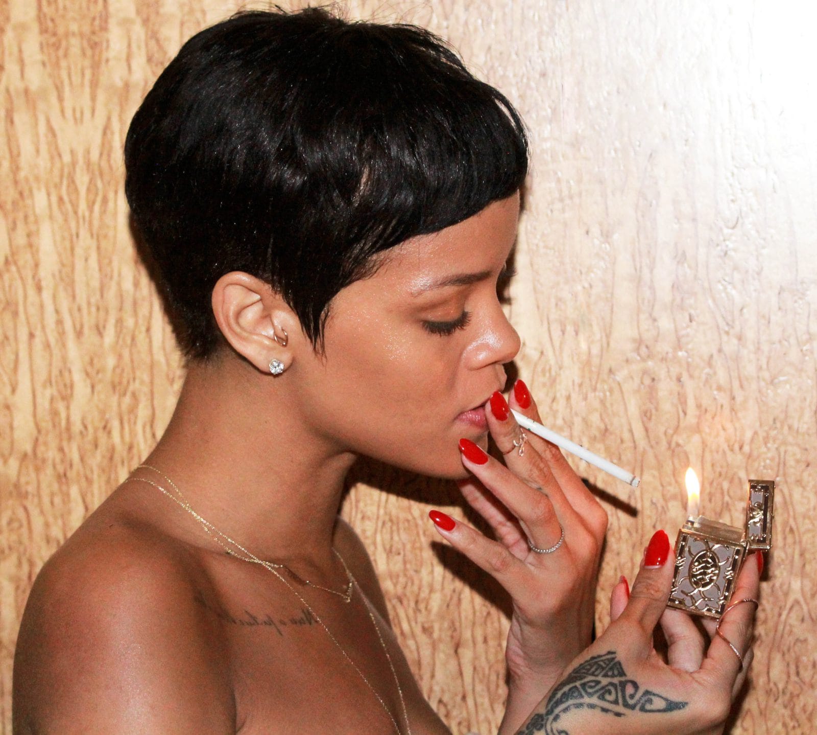 Topless Pierced Rihanna Flaunts Her Flawless Curves in Smoldering 2012 Outtakes 10 – BareFame Topless Pierced Rihanna Flaunts Her Flawless Curves in Smoldering 2012 Outtakes 10