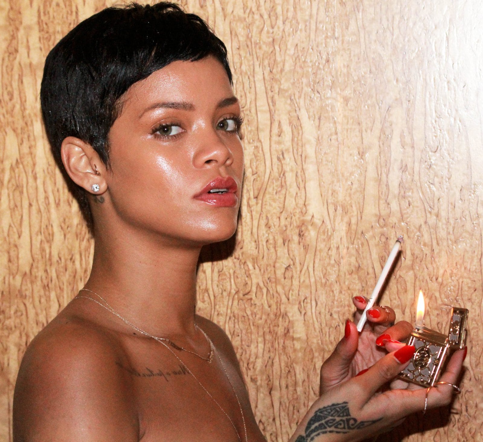 Topless Pierced Rihanna Flaunts Her Flawless Curves in Smoldering 2012 Outtakes 11 – BareFame Topless Pierced Rihanna Flaunts Her Flawless Curves in Smoldering 2012 Outtakes 11