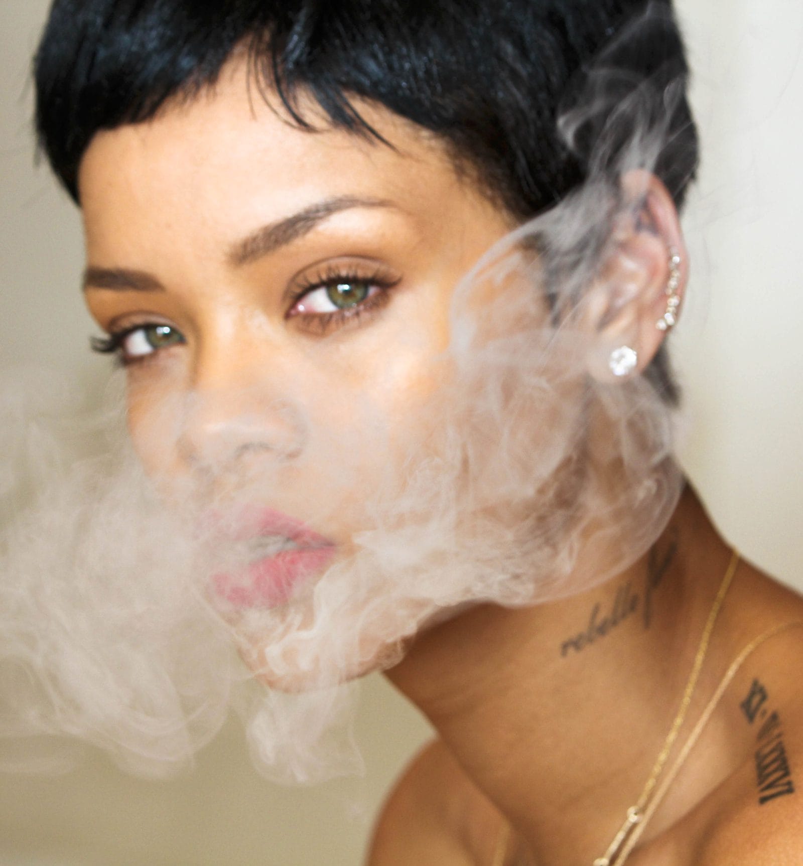 Topless Pierced Rihanna Flaunts Her Flawless Curves in Smoldering 2012 Outtakes 20 – BareFame Topless Pierced Rihanna Flaunts Her Flawless Curves in Smoldering 2012 Outtakes 20