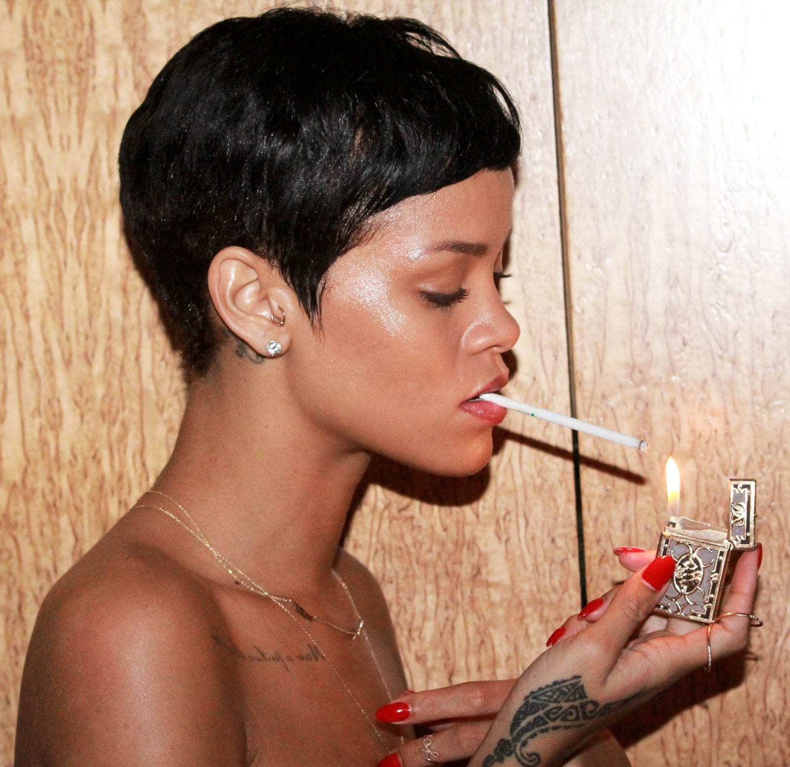 Topless Pierced Rihanna Flaunts Her Flawless Curves in Smoldering 2012 Outtakes 21 – BareFame Topless Pierced Rihanna Flaunts Her Flawless Curves in Smoldering 2012 Outtakes 21