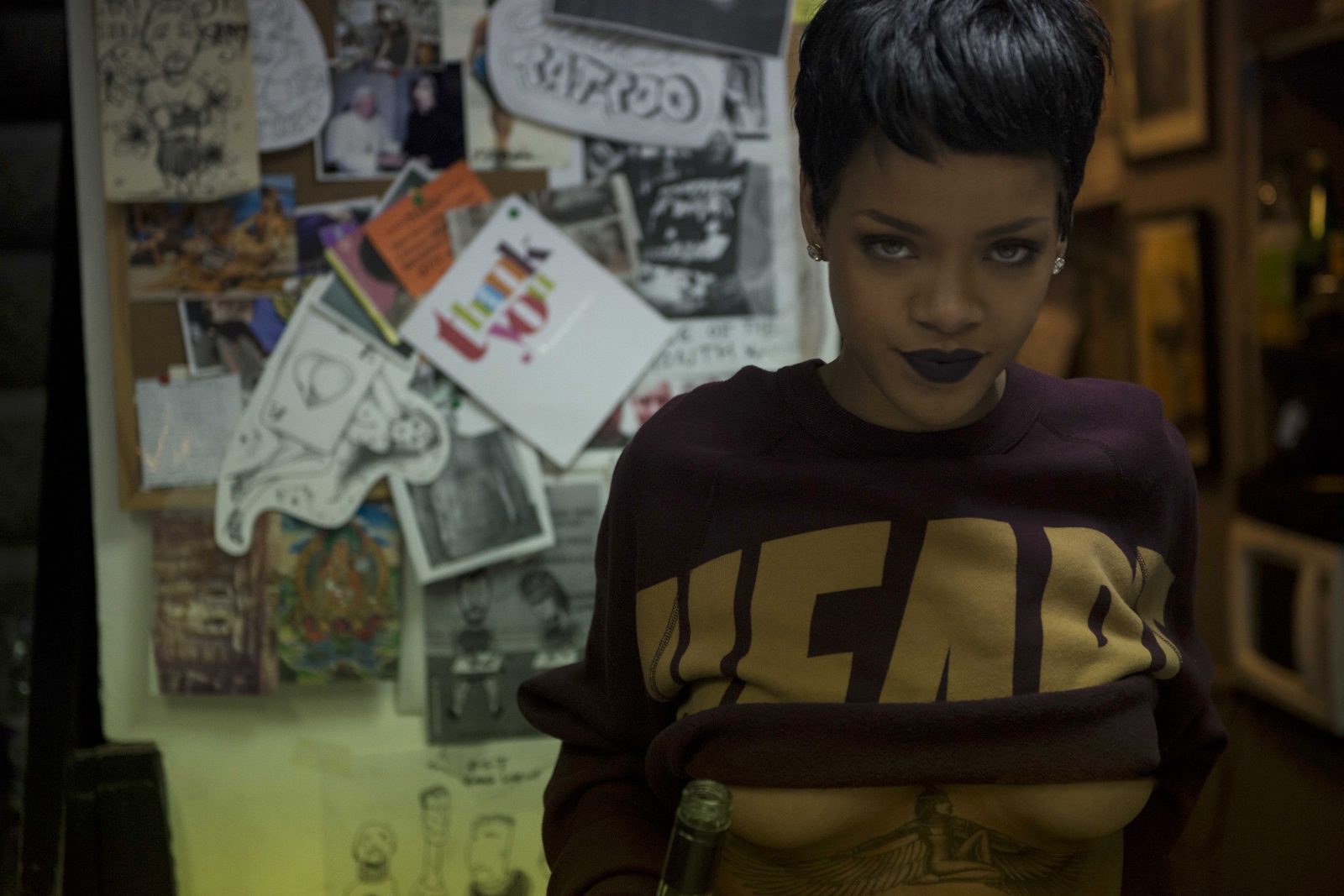 Topless Pierced Rihanna Flaunts Her Flawless Curves in Smoldering 2012 Outtakes 39 – BareFame Topless Pierced Rihanna Flaunts Her Flawless Curves in Smoldering 2012 Outtakes 39