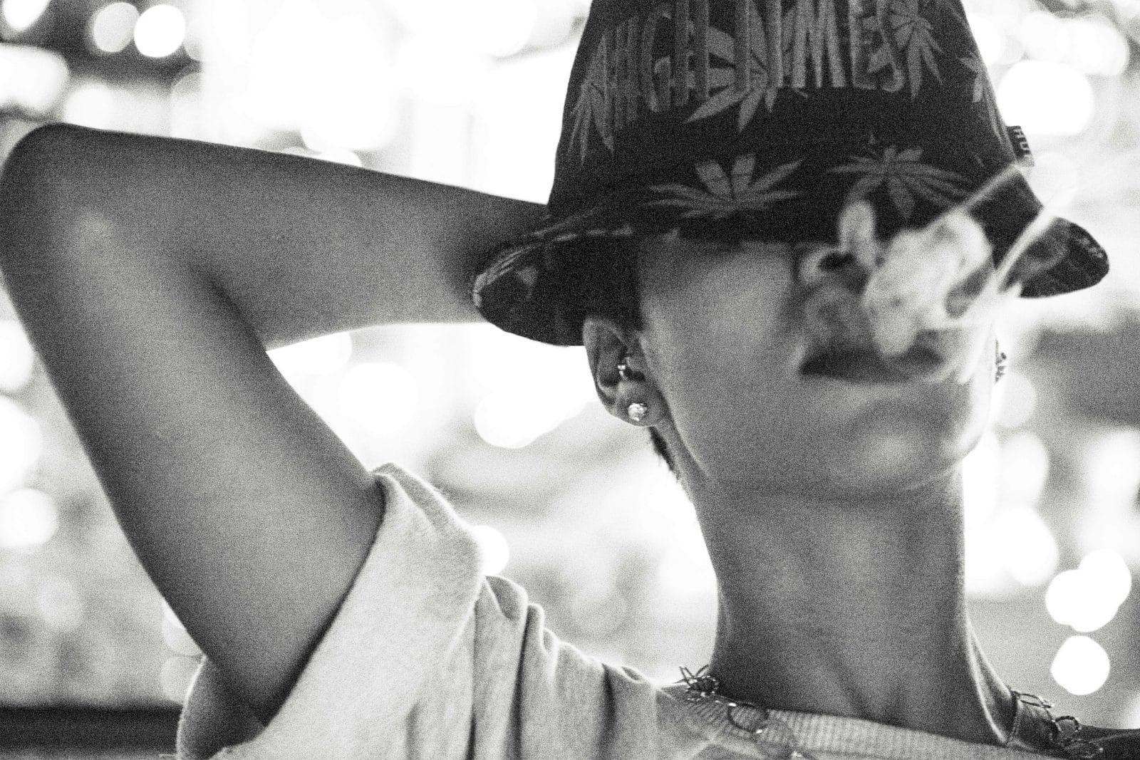 Topless Pierced Rihanna Flaunts Her Flawless Curves in Smoldering 2012 Outtakes 6 – BareFame Topless Pierced Rihanna Flaunts Her Flawless Curves in Smoldering 2012 Outtakes 6